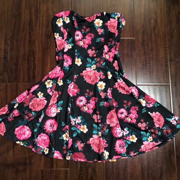 Windsor Dresses & Skirts - Windsor Floral Dress